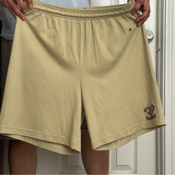BADGER SPORT PRE-OWNED MENS YELLOW POLYESTER ATHLETIC PRACTICE SHORTS - MEDIUM - Picture 7 of 13